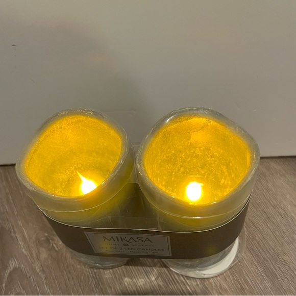 Pretty Mikasa Set of 2 LED Candles with Flickering Light- NWT - Picture 4 of 10